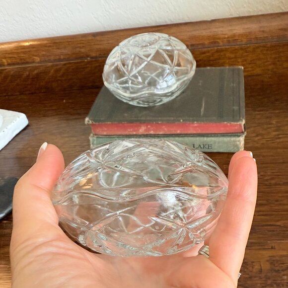 2 Vintage Crystal trinket boxes/ashtrays/candy box/nut dish - Picture 4 of 13